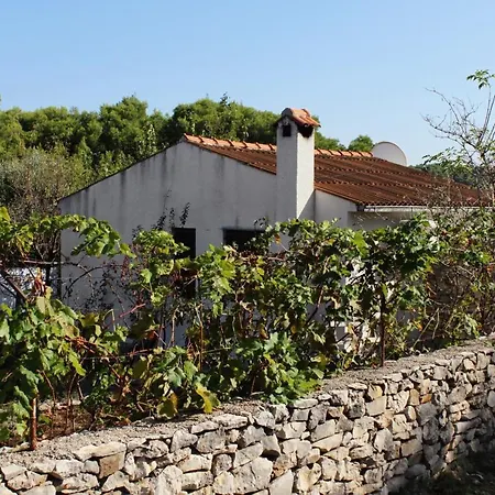 Апартаменты With A Parking Space Rogac, Solta - 5165 *